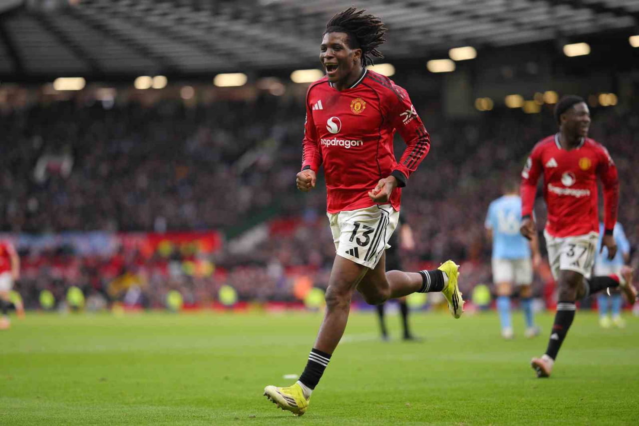 İNGİLTERE PREMİER LİG'İN 22. HAFTA MÜCADELESİ MANCHESTER DERBİSİNE SAHNE OLURKEN, MANCHESTER...