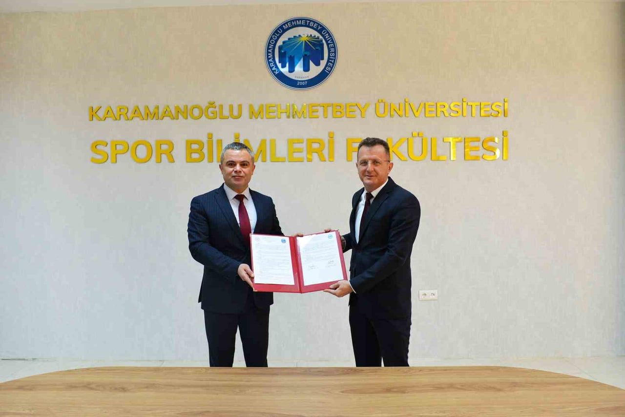 İŞ BİRLİĞİ PROTOKOLÜ KMÜ SPOR BİLİMLERİ FAKÜLTESİ DEKANI PROF. DR. SEFA LÖK İLE KARAMAN GENÇLİK VE...