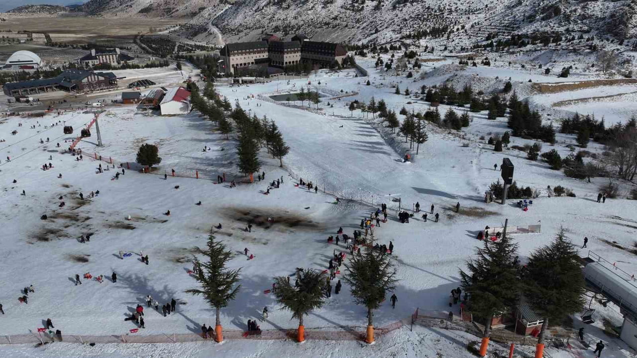 ISPARTA BELEDİYESİ’NİN SÖMESTİR TATİLİNE ÖZEL DÜZENLEDİĞİ ÜCRETSİZ OTOBÜS SEFERLERİYLE ÇOCUKLAR VE...