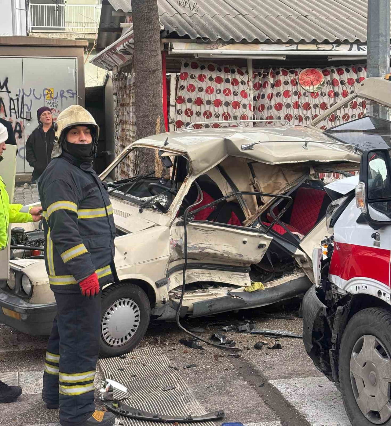 ISPARTA’DA OTOMOBİL İLE AMBULANSIN ÇARPIŞTIĞI KAZADA 2 KİŞİ YARALANDI