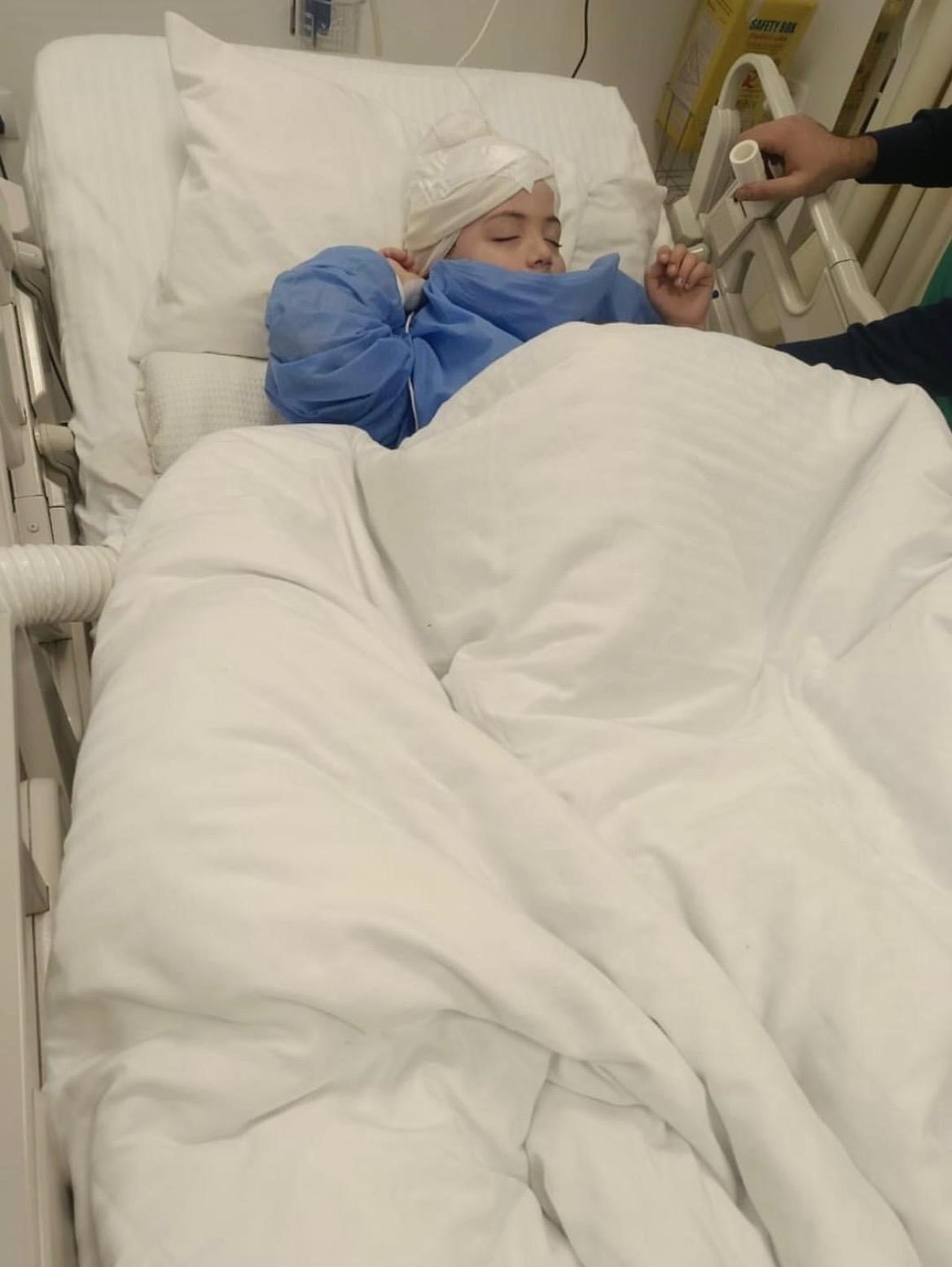 İSRAİL ORDUSUNUN GAZZE ŞERİDİ'NE YÖNELİK SALDIRILARINDA BAŞINDAN VURULAN KÜÇÜK AWAD, 1,5 YIL...