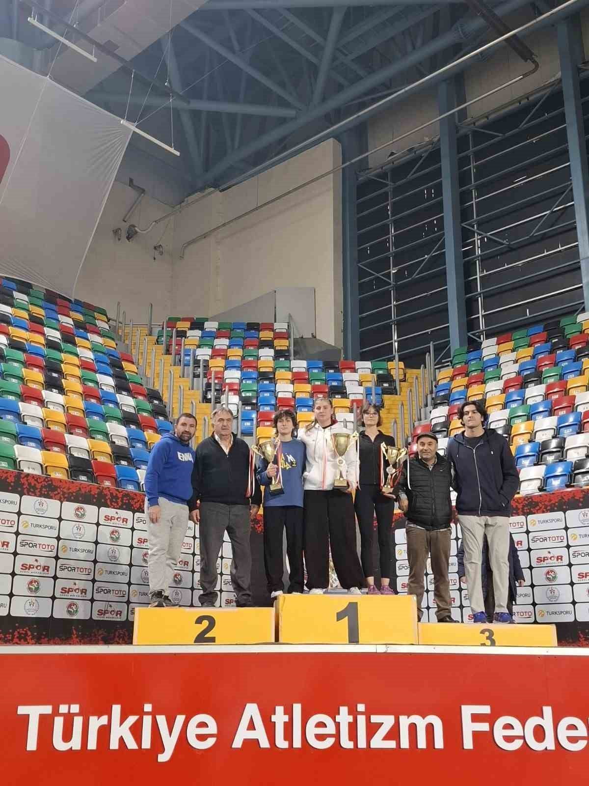 İSTANBUL'DA GERÇEKLEŞTİRİLEN AHMET MELEK KOMPLE ATLET KUPASI'NDA MÜCADELE EDEN AYDINLI TUANA AKGÜN...