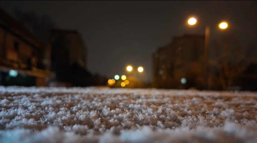 İSTANBUL'DA GÜN BOYU BEKLENEN KAR YAĞIŞI GECE SAATLERİNDE ETKİSİNİ GÖSTERDİ