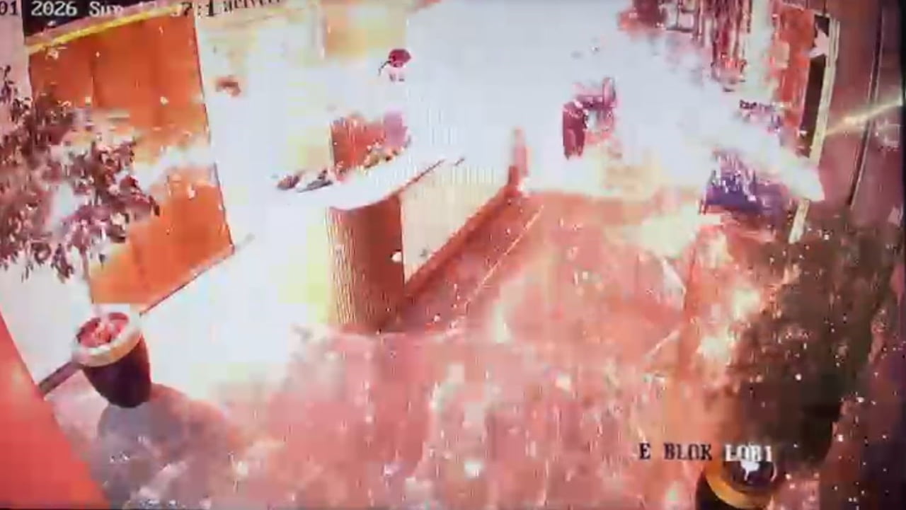 İSTANBUL'UN ZEYTİNBURNU İLÇESİNDE LÜKS SİTEDE MEYDANA GELEN VE 2 GÜVENLİK GÖREVLİSİNİN HAFİF...