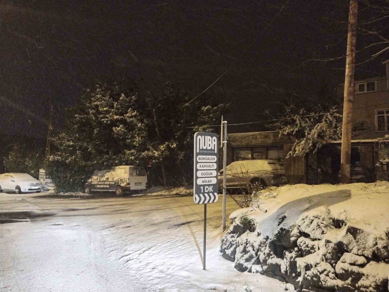 İSTANBUL ANADOLU YAKASI'NDA KAR YAĞIŞI ETKİSİNİ ARTTIRDI