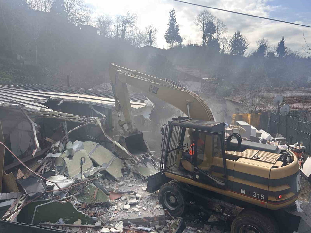 İSTANBUL BÜYÜKŞEHİR BELEDİYESİ'NE (İBB) BAĞLI ZABITA EKİPLERİ TARAFINDAN ÜSKÜDAR'DA EV SAHİBİNİN...