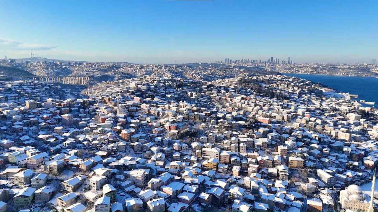 İSTANBUL’DA DÜN AKŞAM SAATLERİNDE ETKİSİNİ ARTIRAN KAR YAĞIŞI, BEYKOZ KAVACIK’TA SABAH SAATLERİNDE...