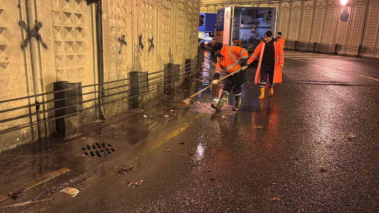 İSTANBUL’DA HAFTA SONU ETKİLİ OLAN FIRTINA VE SAĞANAK YAĞIŞLARA KARŞI İBB EKİPLERİ, AKOM...