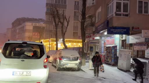 İstanbul’da sabah işe giden vatandaşların karla imtihanı