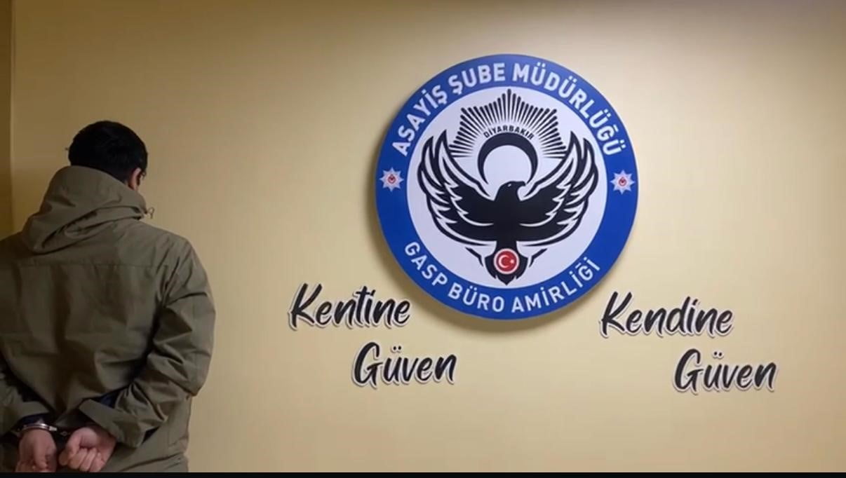 İSTANBUL GÜNGÖREN'DE BIÇAKLANARAK HAYATINI KAYBEDEN 17 YAŞINDAKİ ATLAS ÇAĞLAYAN'IN AİLESİNİ TEHDİT...