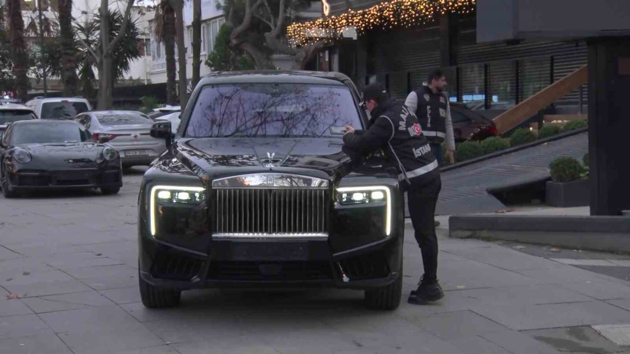 İSTANBUL (İHA) - İSTANBUL’UN KADIKÖY İLÇESİNDE, MÜŞTERİLERDEN VE YATIRIMCILARDAN MİLYARLARCA...