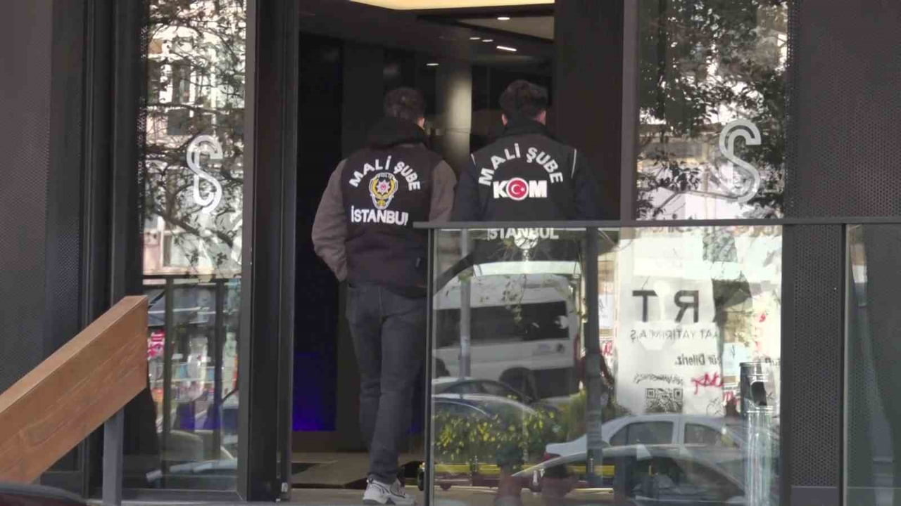 İSTANBUL (İHA) - İSTANBUL’UN KADIKÖY İLÇESİNDE, MÜŞTERİLERDEN VE YATIRIMCILARDAN MİLYARLARCA...