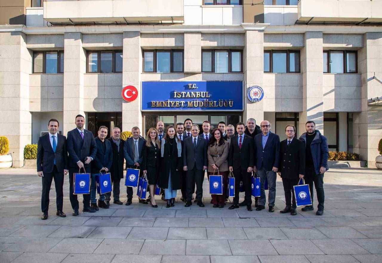 İSTANBUL İL EMNİYET MÜDÜRÜ SELAMİ YILDIZ, 10 OCAK ÇALIŞAN GAZETECİLER GÜNÜ DOLAYISIYLA POLİSİYE...