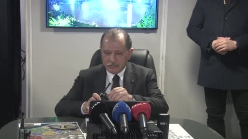 İstanbul İl Emniyet Müdürü Yıldız, telsizden anons yaparak polislerin yeni yılını kutladı