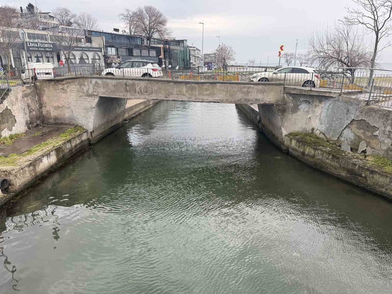 İSTANBUL KÜÇÜKÇEKMECE MENEKŞE’DE BULUNAN GÖL İLE DENİZİN KESİŞTİĞİ NOKTADA TEDBİR ALINMAMASI...