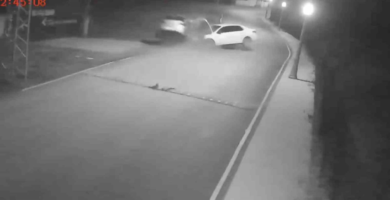 İSTANBUL’UN ARNAVUTKÖY İLÇESİNDE EHLİYETSİZ OLDUĞU ÖĞRENİLEN BİR SÜRÜCÜNÜN KARIŞTIĞI TRAFİK...