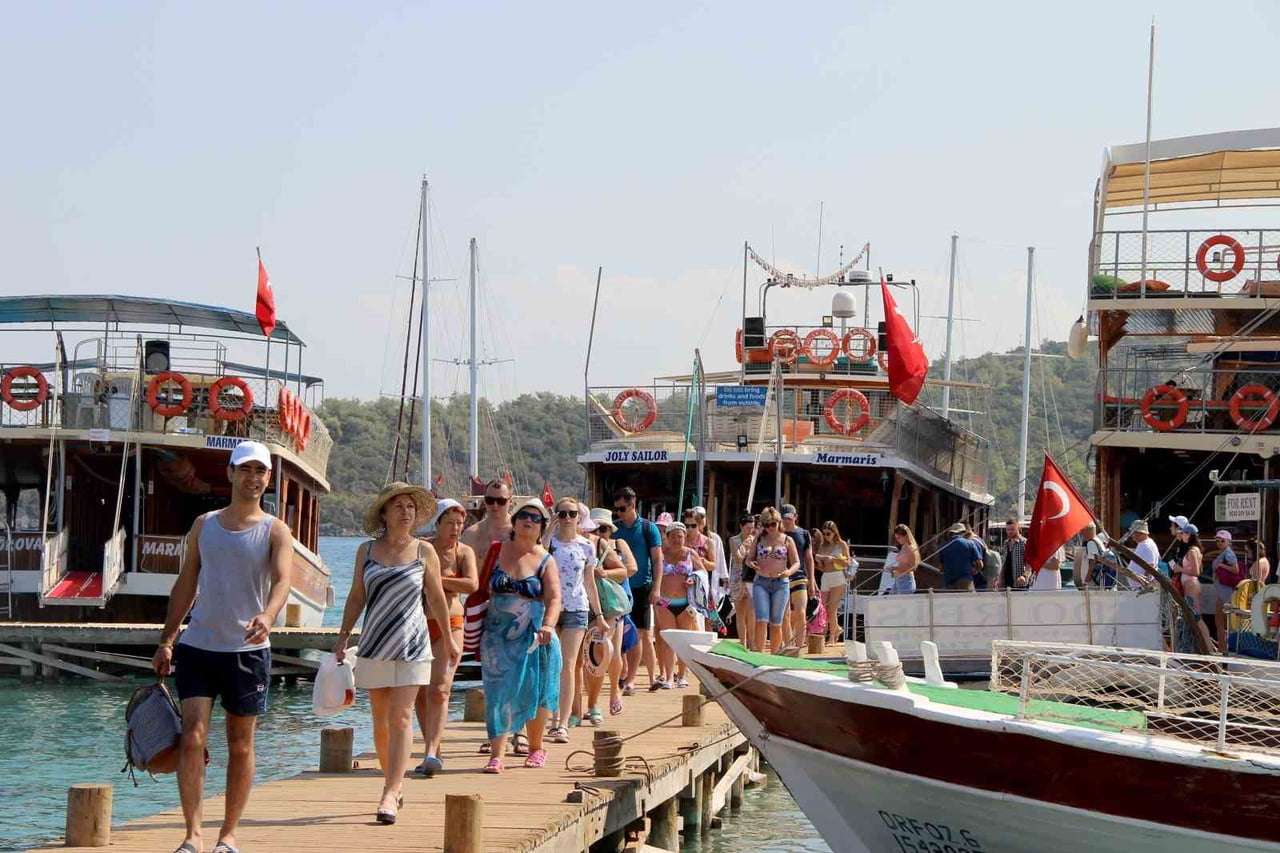 İSTANBUL VE ANTALYA'DAN SONRA EN FAZLA YABANCI TURİSTİN ZİYARET ETTİĞİ MUĞLA'YA, 2025 YILINDA 2024...