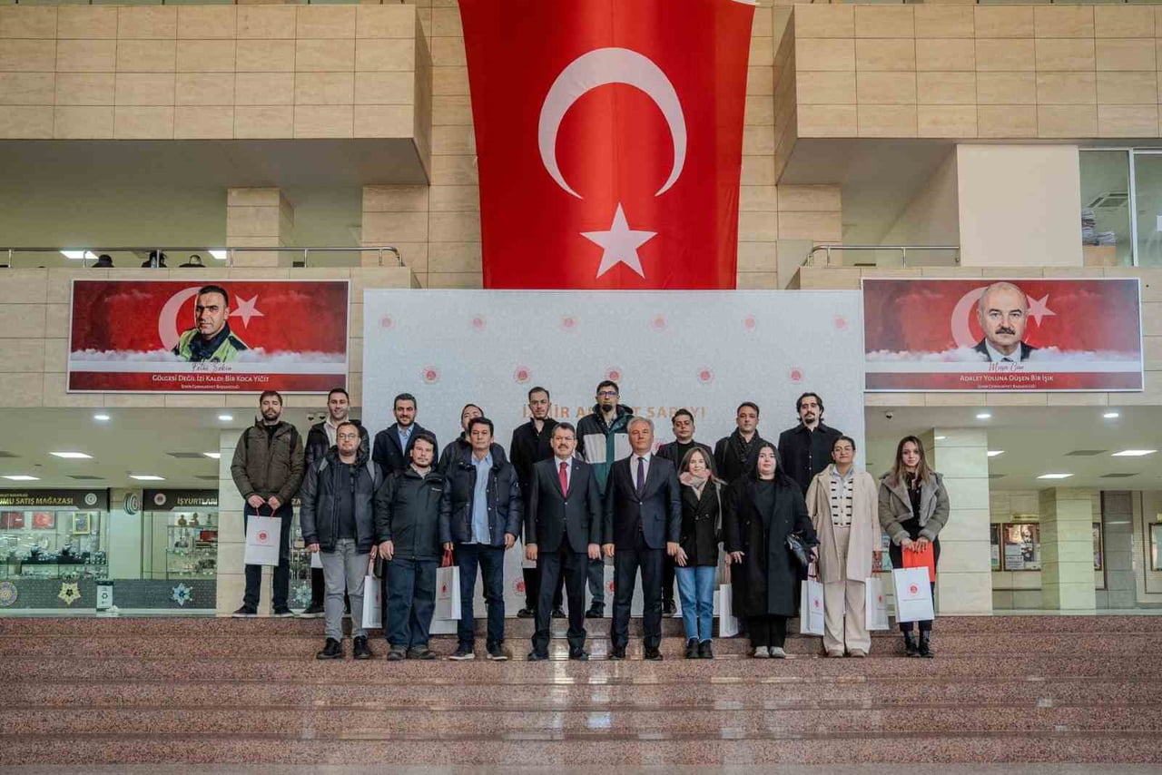 İZMİR CUMHURİYET BAŞSAVCISI ALİ YELDAN’IN 10 OCAK DÜNYA GAZETECİLER GÜNÜ VESİLESİYLE DÜZENLEDİĞİ...