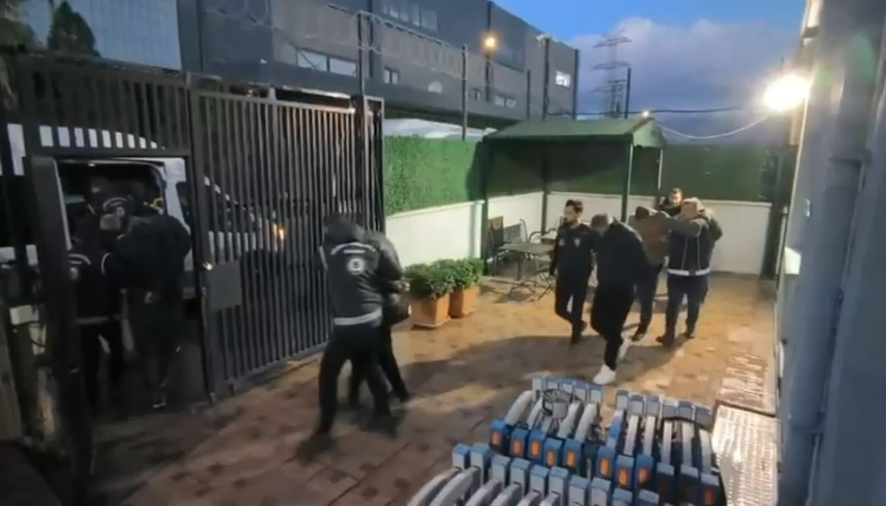 İZMİR’DE GÖÇMEN KAÇAKÇILIĞI VE İNSAN TİCARETİNE YÖNELİK DÜZENLENEN EŞ ZAMANLI OPERASYONDA, 14...