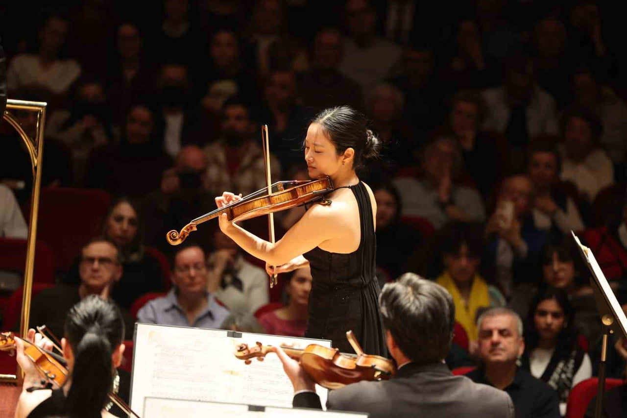 İZMİR DEVLET SENFONİ ORKESTRASI İKİ BÜYÜK YETENEĞİ BULUŞTURDU