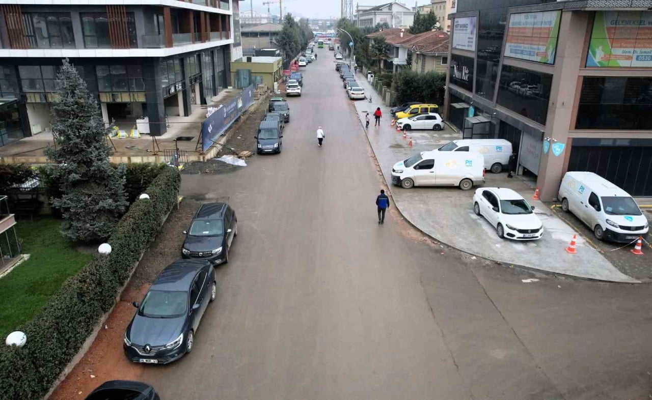 İZMİT YAHYA KAPTAN MAHALLESİ’NİN EN İŞLEK GÜZERGAHLARINDAN BİRİ OLAN ŞEHİT ERGÜN KÖNCÜ...