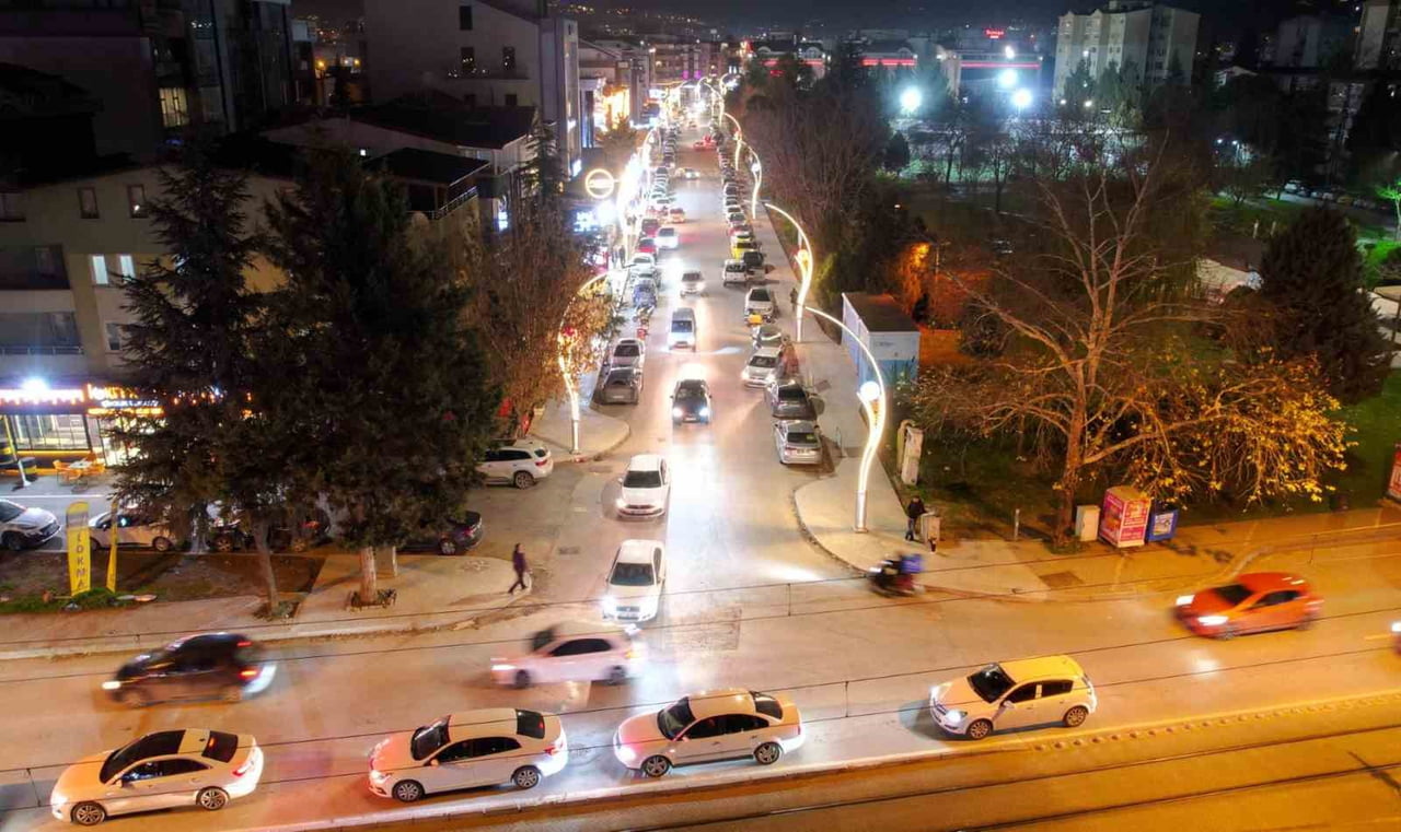 İZMİT YAHYA KAPTAN MAHALLESİ’NİN EN İŞLEK GÜZERGAHLARINDAN BİRİ OLAN ŞEHİT ERGÜN KÖNCÜ...