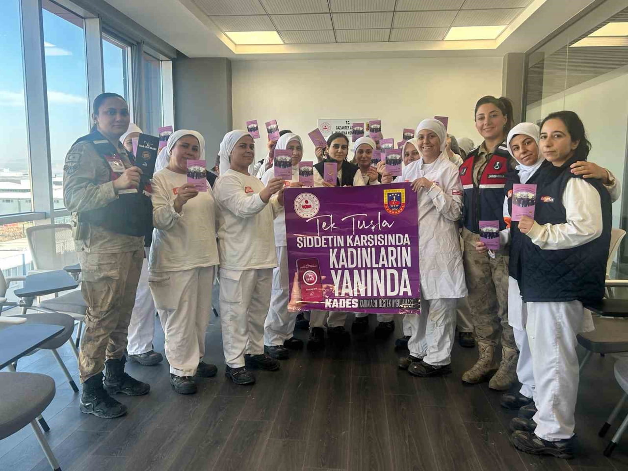 JANDARMA EKİPLERİ 2025 YILINDA KADES UYGULAMASINI TANITTI