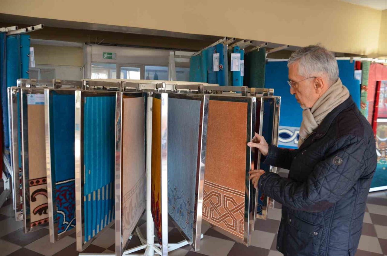 JAPONYA’NIN BAŞKENTİ TOKYO’DA BULUNAN TOKYO CAMİSİ’NİN HALILARI, 2000 YILINDA MANİSA’NIN DEMİRCİ...