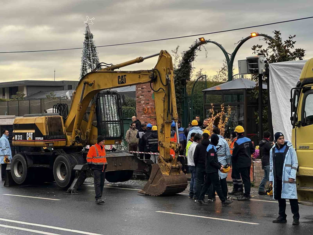 KAÇAK OLDUĞU TESPİT EDİLEN 6 EKLENTİSİ EKİPLERCE YIKILARAK KULLANILAMAZ HALE GETİRİLDİ.