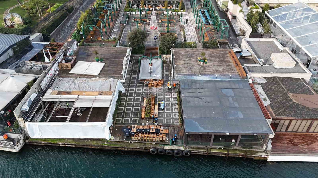 KAÇAK OLDUĞU TESPİT EDİLEN 6 EKLENTİSİ EKİPLERCE YIKILARAK KULLANILAMAZ HALE GETİRİLDİ.