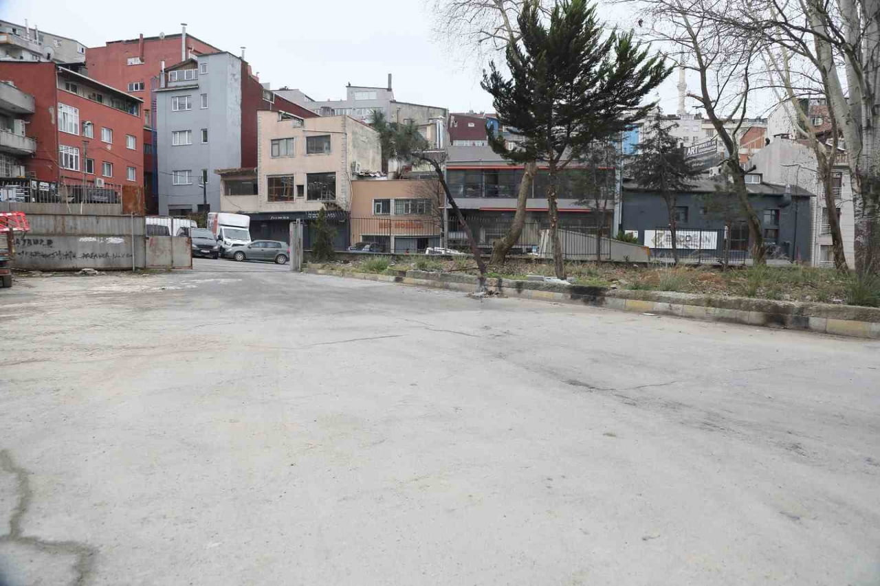 KAĞITHANE BELEDİYESİ TARAFINDAN ÇAĞLAYAN MAHALLESİ'NDE AÇIK OTOPARK YAPIM ÇALIŞMASI BAŞLATILDI....