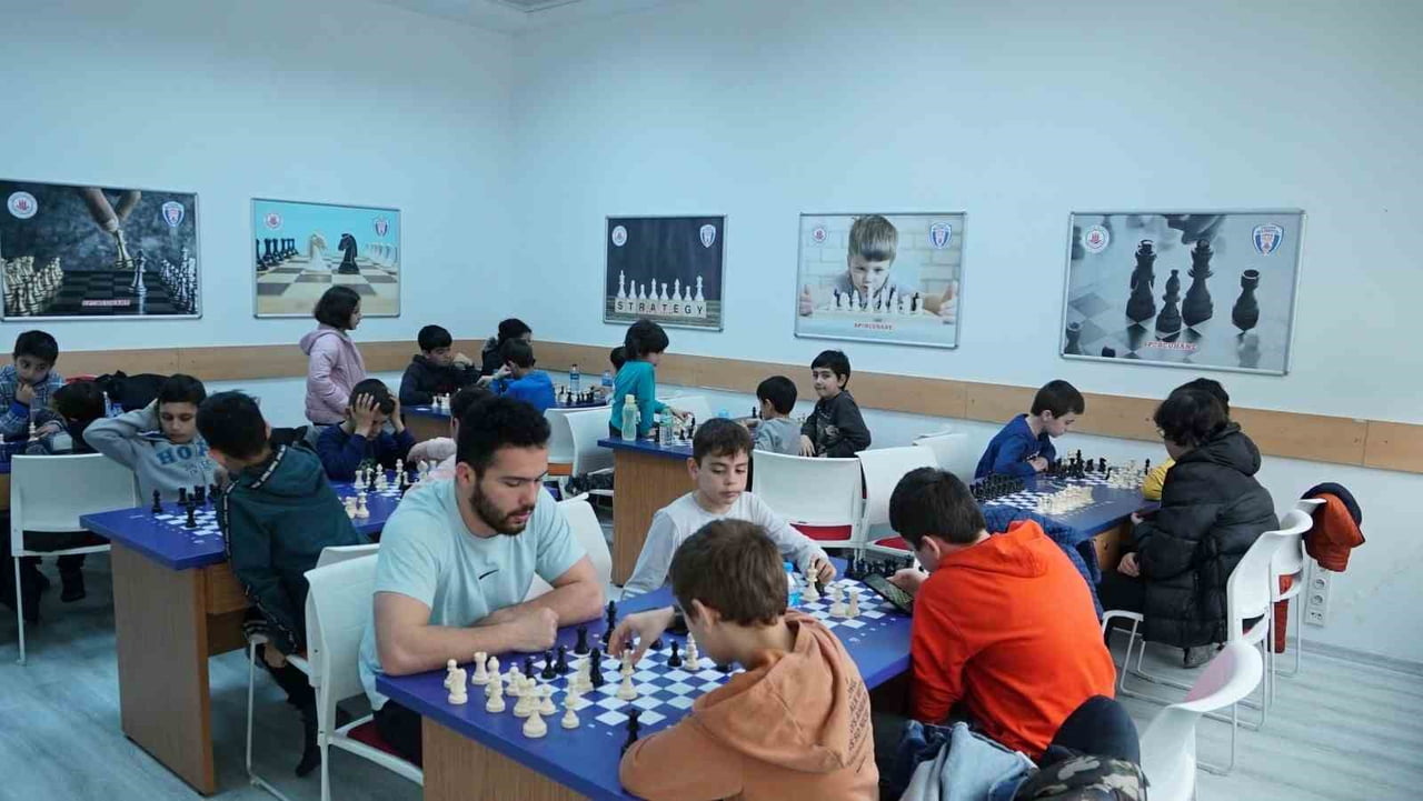 KAĞITHANE BELEDİYESİ, YARIYIL TATİLİNDE ÇOCUKLARIN HEM EĞLENİP HEM DE KENDİLERİNİ...