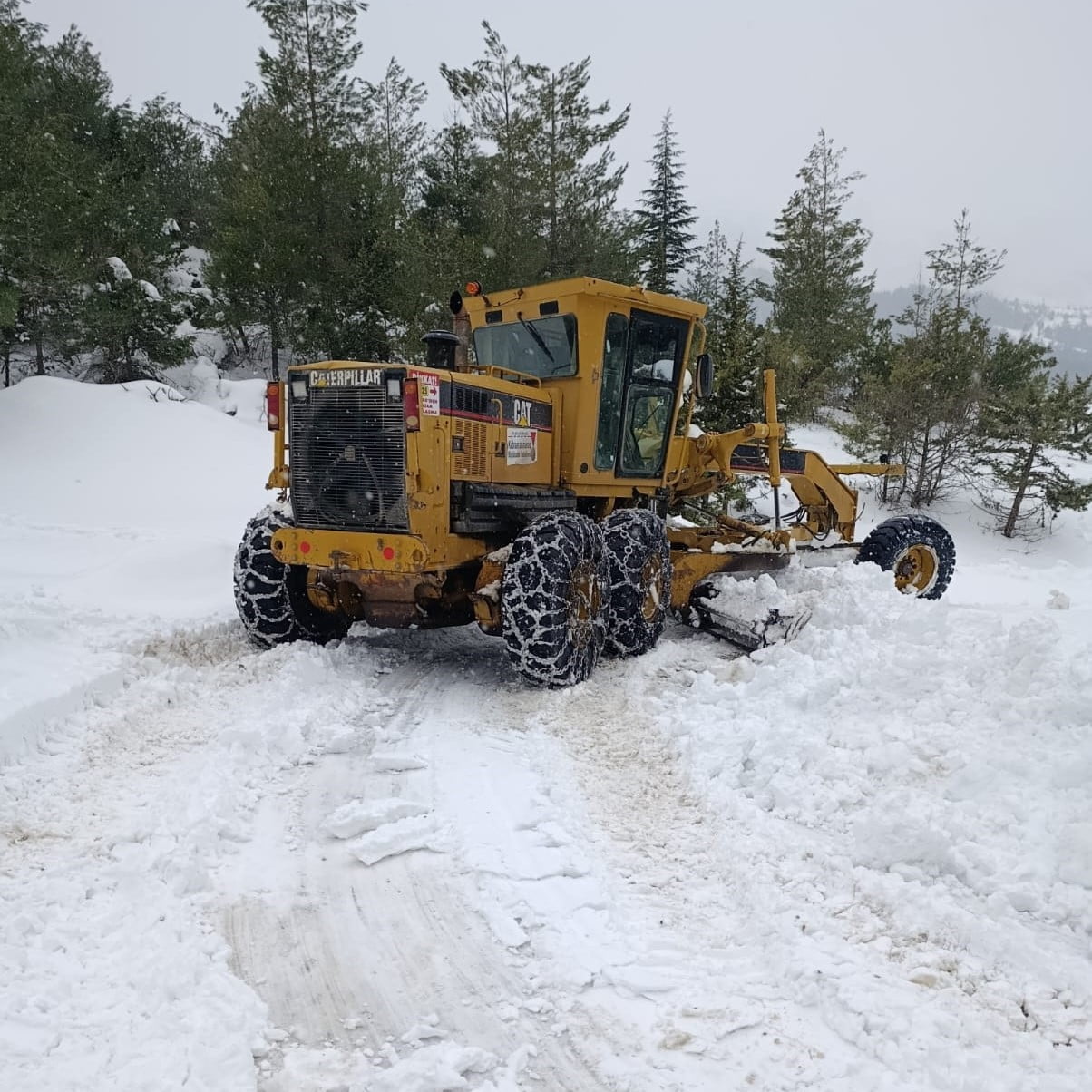 KAHRAMANMARAŞ'TA ETKİLİ OLAN KAR YAĞIŞI SONRASI EKİPLERİN KAR TEMİZLEME ÇALIŞMALARI DEVAM...