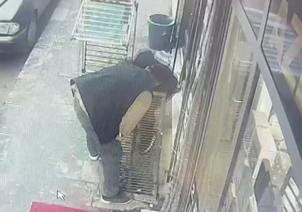 KAHRAMANMARAŞ'TA MEYDANA GELEN OLAYDA MAZGALIN AÇILMASI SONUCU HAVALANDIRMAYA DÜŞEN ÇOCUK...