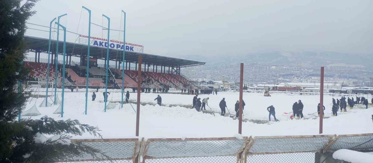 KAHRAMANMARAŞ İSTİKLALSPOR-1461 TRABZON FK MAÇI KAR YAĞIŞI SEBEBİYLE ERTELENDİ.