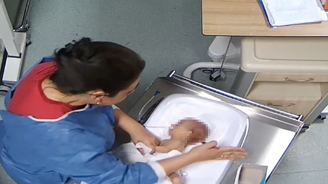 KAHRAMANMARAŞ’TA 5 GÜNLÜK BEBEĞE ŞİDDET UYGULADIĞI İDDİASIYLA YARGILANAN HEMŞİRE HAKKINDA MAHKEME...