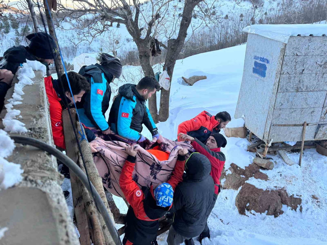 KAHRAMANMARAŞ’TA YOĞUN VE OLUMSUZ HAVA KOŞULLARI NEDENİYLE MAHSUR KALAN VATANDAŞLAR İÇİN...