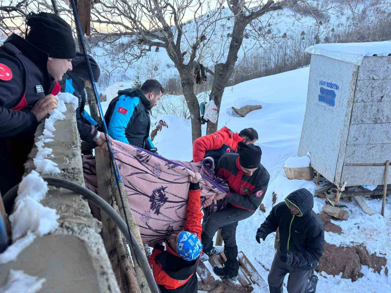 KAHRAMANMARAŞ’TA YOĞUN VE OLUMSUZ HAVA KOŞULLARI NEDENİYLE MAHSUR KALAN VATANDAŞLAR İÇİN...