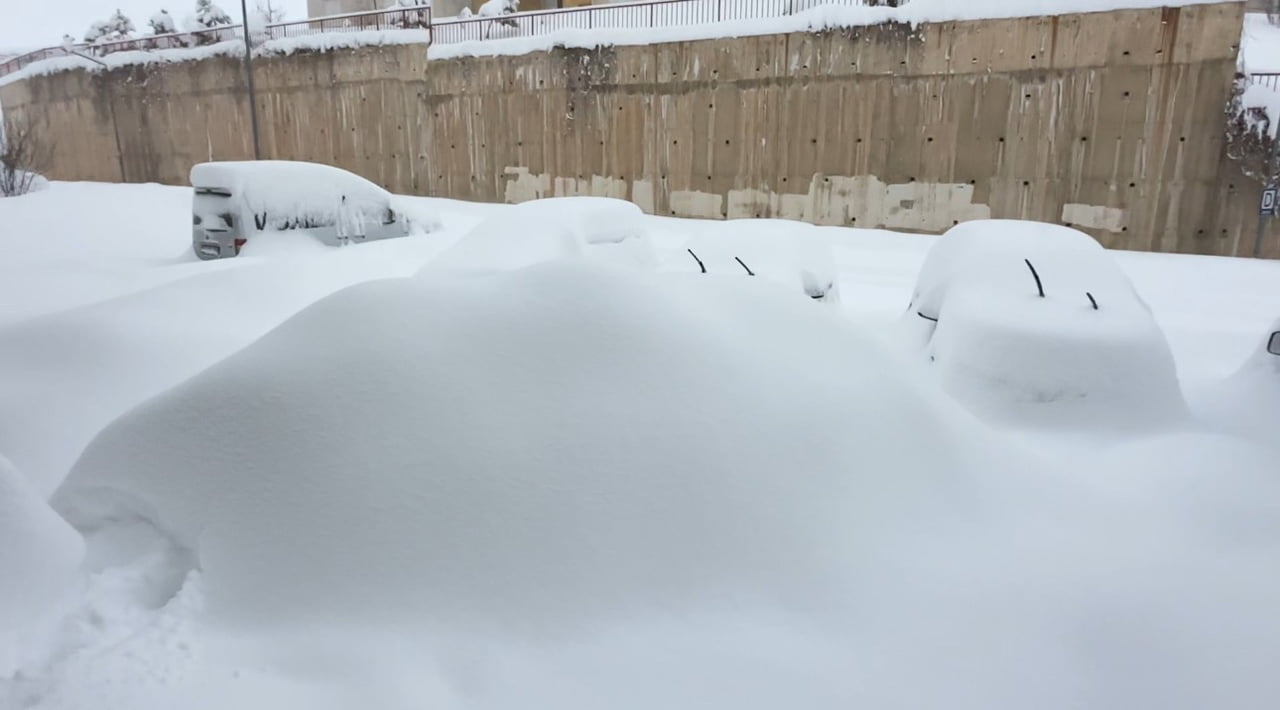 KAR KALINLIĞININ MERKEZDE YARIM METREYİ, YÜKSEK KESİMLERDE İSE 1 METREYİ GEÇTİĞİ İLÇEDE...