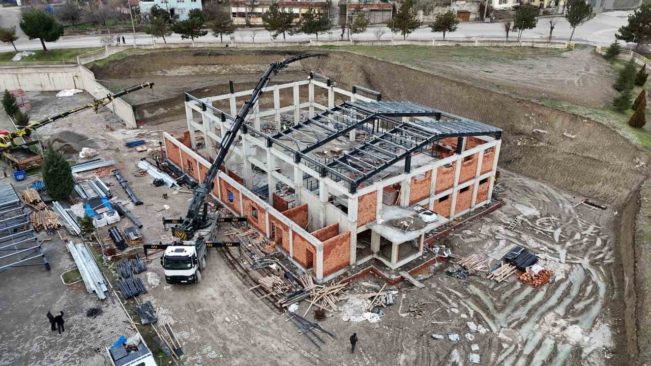 KARABÜK'TE SPOR ALTYAPISINI GÜÇLENDİRECEK ÖNEMLİ BİR YATIRIM DAHA HAYATA GEÇİRİLİYOR. MERKEZE...