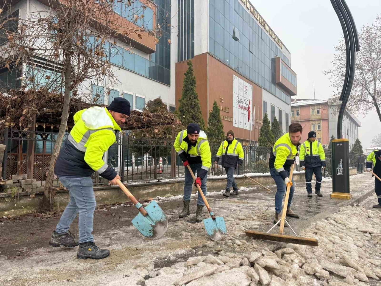 KARABÜK’TE GEÇTİĞİMİZ GÜNLERDE ETKİLİ OLAN YOĞUN KAR YAĞIŞININ ARDINDAN KARABÜK BELEDİYESİ...
