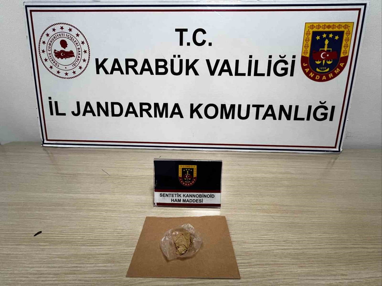 KARABÜK’TE JANDARMA EKİPLERİNCE DÜZENLENEN UYUŞTURUCU OPERASYONLARINDA ÇOK SAYIDA SENTETİK...