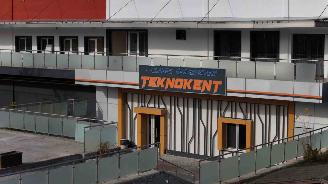 KARABÜK TEKNOKENTTE GELİŞTİRİLEN PROJELERİN, YEŞİL DÖNÜŞÜM VE SÜRDÜRÜLEBİLİRLİK ODAKLI ÇALIŞMALARA...