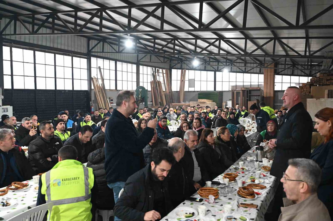 KARACABEY BELEDİYE BAŞKANI FATİH KARABATI, İLÇENİN DÖRT BİR YANINDA FEDAKÂRCA GÖREV YAPAN SAHA...