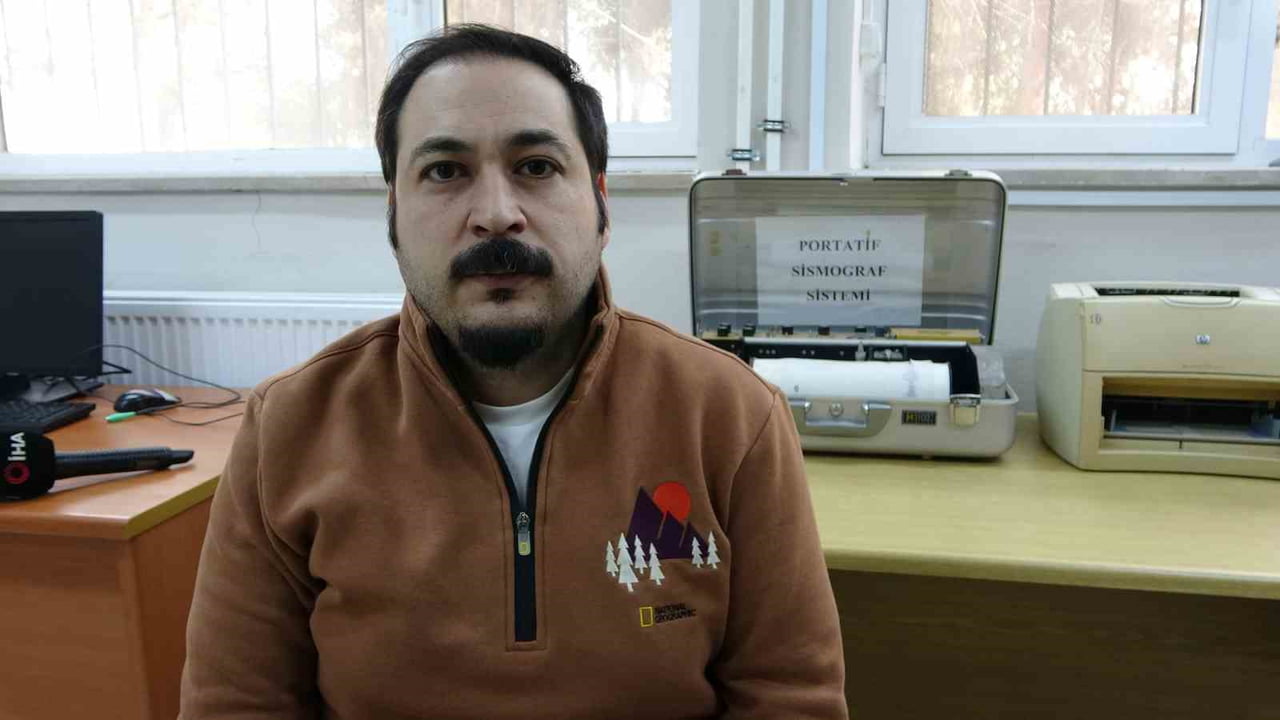 KARADENİZ TEKNİK ÜNİVERSİTESİ (KTÜ) JEOFİZİK MÜHENDİSLİĞİ BÖLÜMÜ SİSMOLOJİ ANA BİLİM DALI ÖĞRETİM...