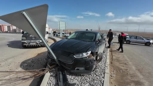 Karaman'da ters yöne giren otomobil kazaya yol açtı