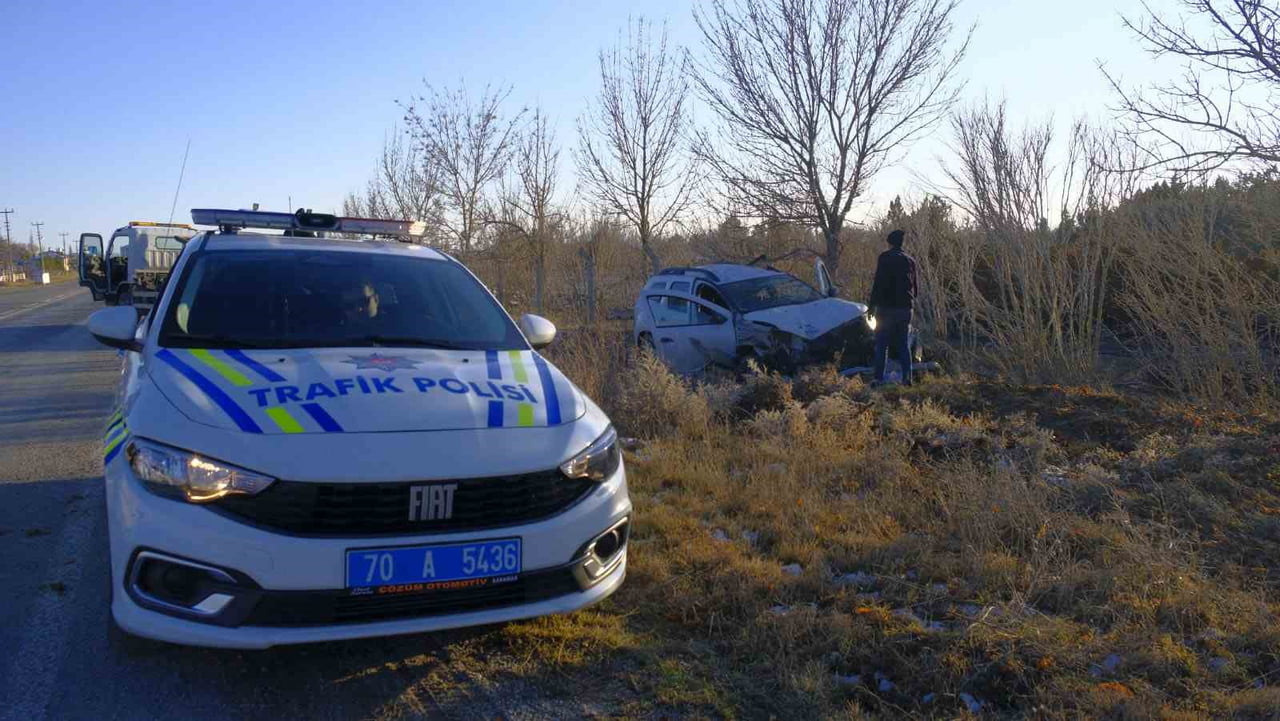 KARAMAN’DA KONTROLDEN ÇIKAN CİPİN TRAFİK LEVHALARINA ÇARPARAK YOLDAN ÇIKMASI SONUCU SÜRÜCÜSÜ...