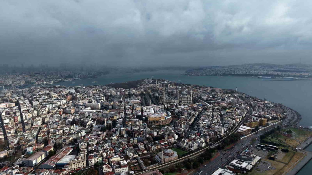 KARLI HAVANIN ETKİLİ OLDUĞU TARİHİ YARIMADA HAVADAN GÖRÜNTÜLENDİ