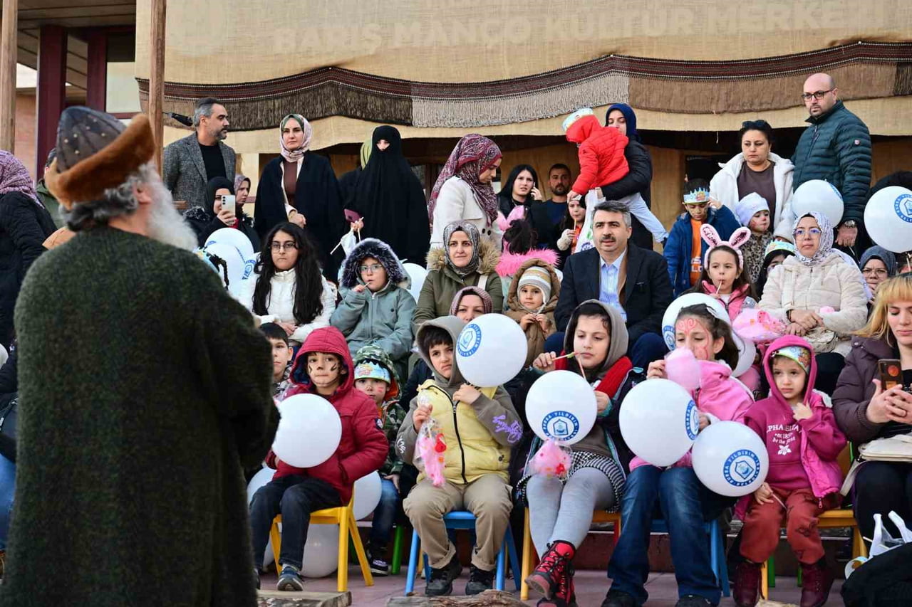 KARNE ŞENLİĞİ'NİN İLK GÜNÜNDE; DEDE KORKUT HİKAYELERİ DİNLEYEN, TARİHİ TÜRK OBASINI ZİYARET EDİP...