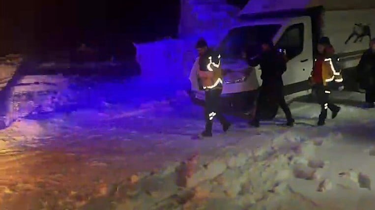 KARS'TA 1 YAŞINDAKİ BEBEK İÇİN EKİPLER SEFERBER OLDU(IŞIK ÇAPANOĞLU/KARS-İHA)